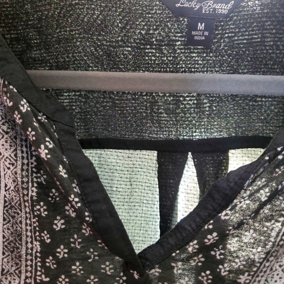 Lucky Brand Blouse black and white paisley pattern size medium - Picture 6 of 6